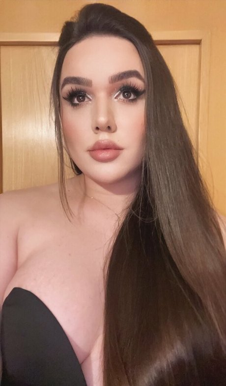 Yasmin Bianchi model sexy pic