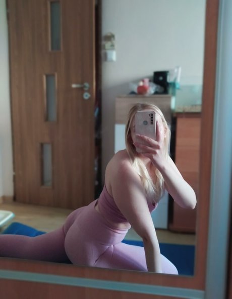 aestheticusernameuwu model high quality pictures