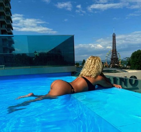 adinaa99 xxx pornstar gallery