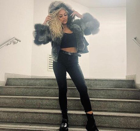 adinaa99 star nude image