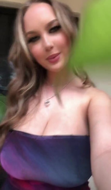 Ella B nudes model pic