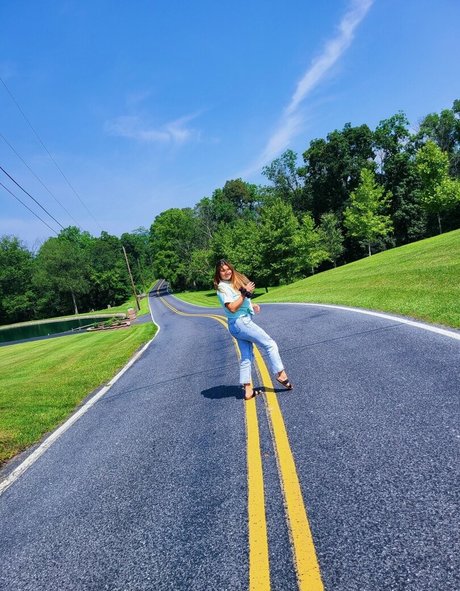 Amanda F free model pic