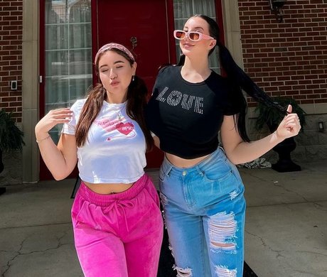 Olivia O sex model picture