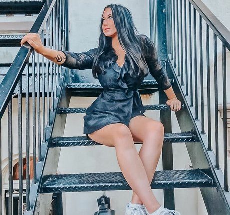 Olivia O erotic model pics