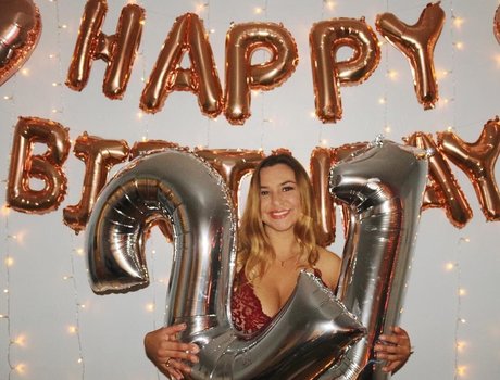 Julia G free star image