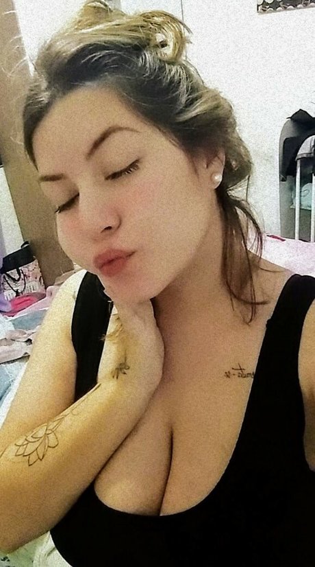 Cyntia K model perfect img