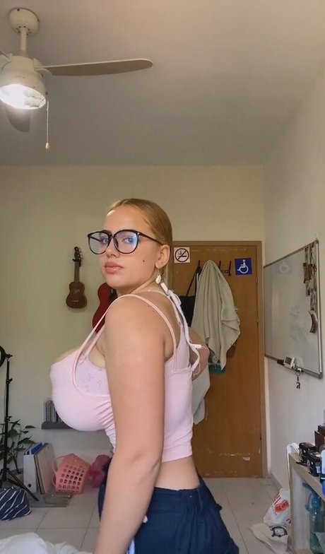 Adva A star pornographic pics