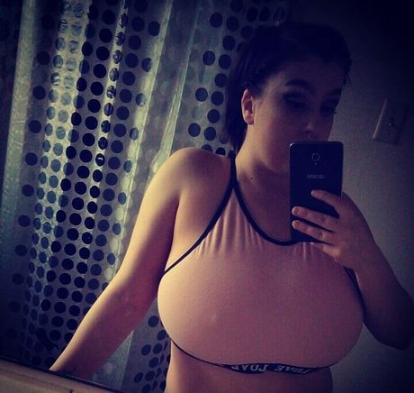 Destinee C model free photo