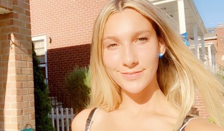 Livipip model naked photos