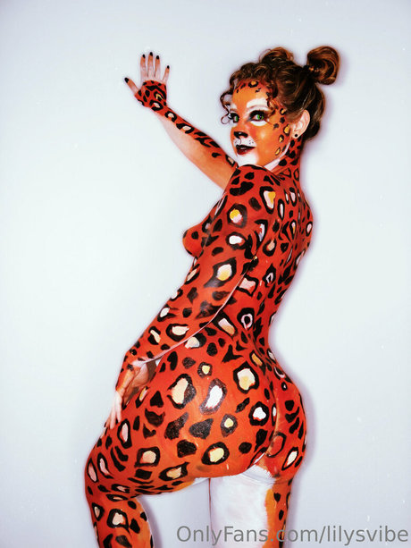 lilysvibe erotic model photo