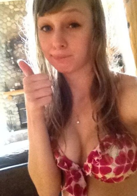 Sydney Poniewaz star erotic img