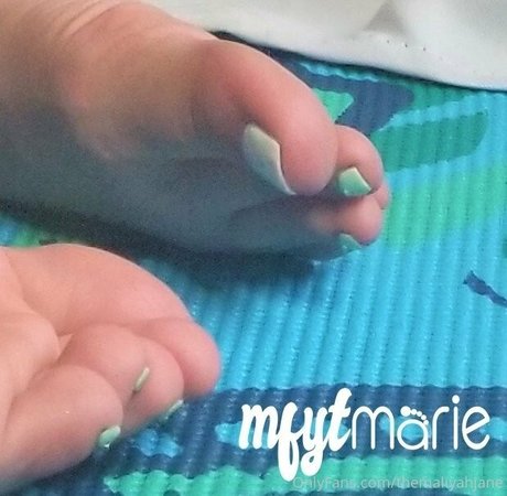 mfyt liyahjane model nude pic