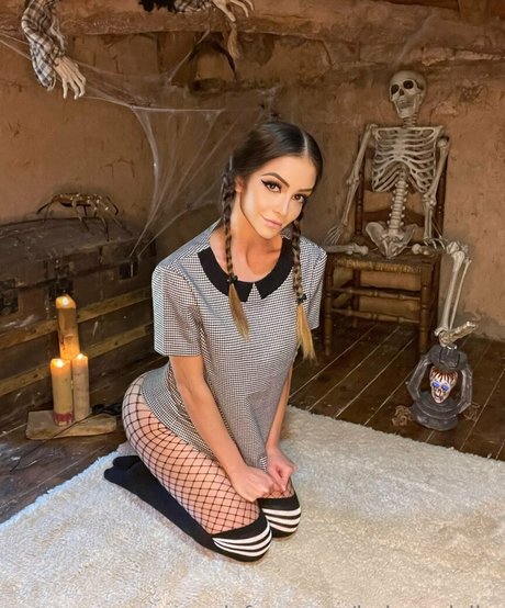 bekansfw erotic model photo