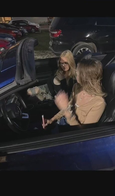 Hailey F model top photo