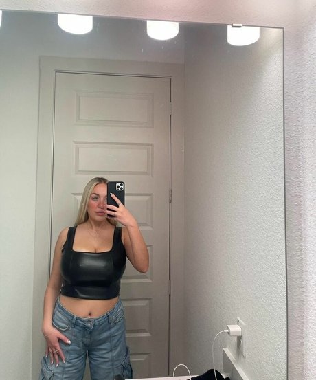 Holly Y pornstar pretty pics