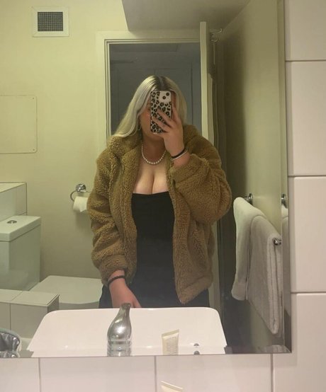 Emily J star nude photo