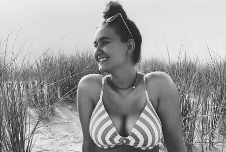 Hannah V erotic actress pics