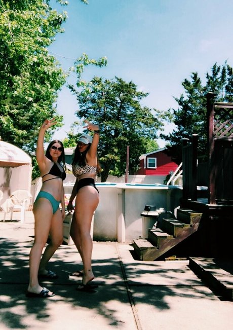 Hannah V hot model pictures