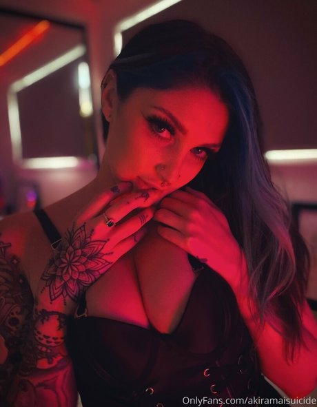 akiramaisuicide model porn pics