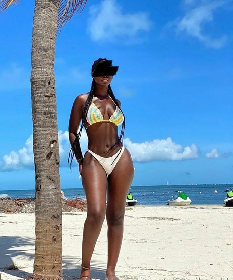 noamiknight model sex pic