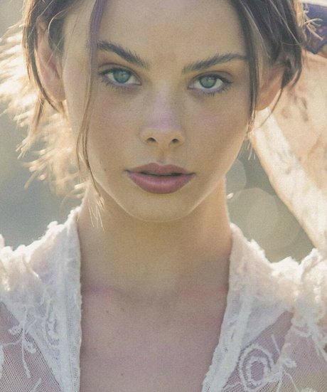 Meika Woollard model hot images