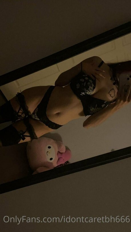 idontcaretbh666 model naked galleries