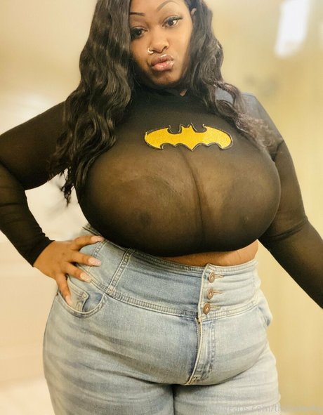 thickdanky actress photo