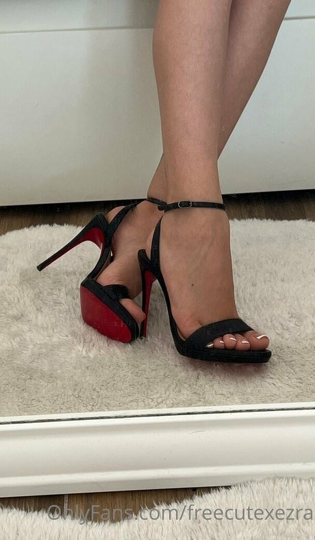 freecutexezra erotic actress photo