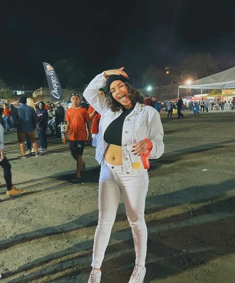 Alice M model perfect photo