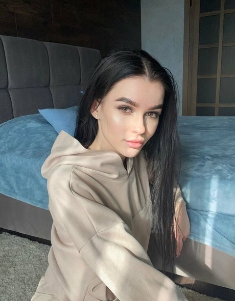 Mia Loop hot model archive