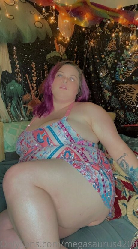 megasaurus420xofree model adult pictures