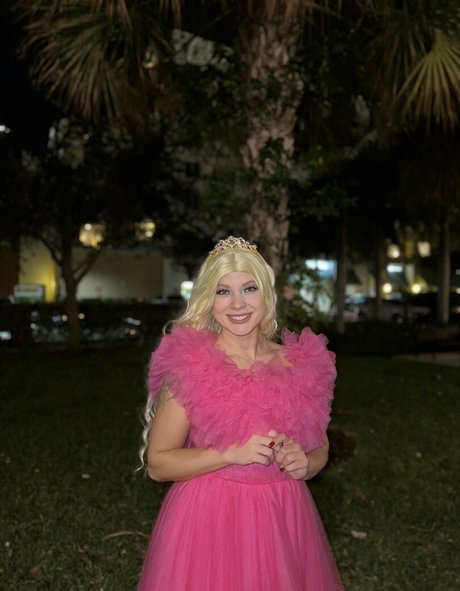 Alexamalbec nude actress photos