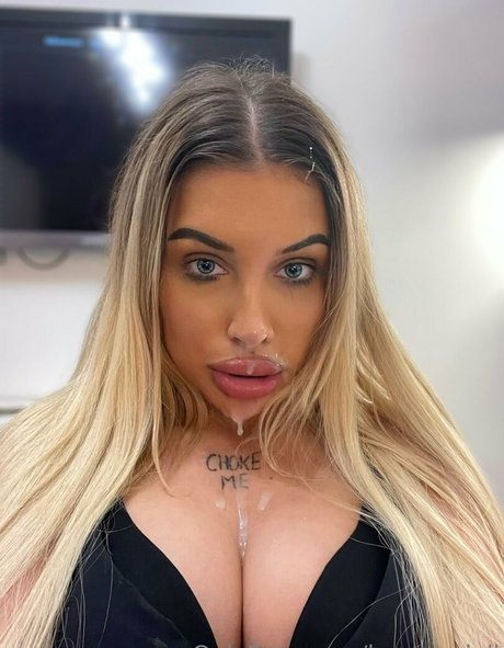 Laura Mezyk pornstar erotic archive