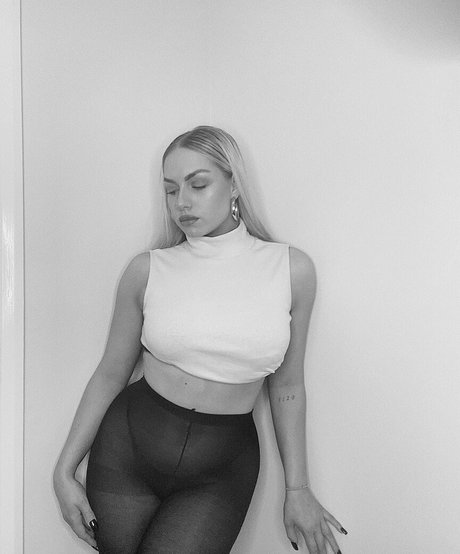 Beth Riva nude actress gallery