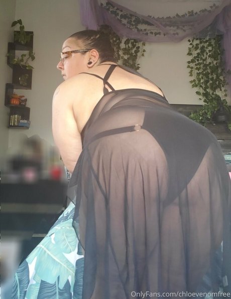 chloevenomfree model free img