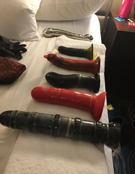 SouzanHalabi model hd picture