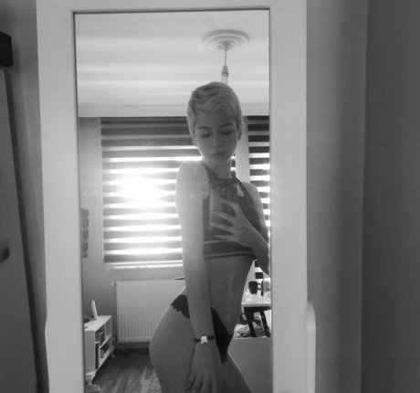 Busra cabuk star beautiful img