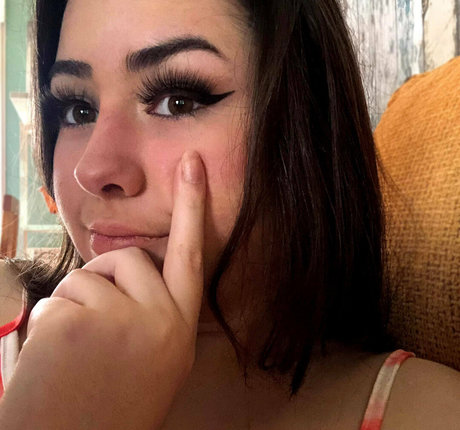 bzbckup nude model img