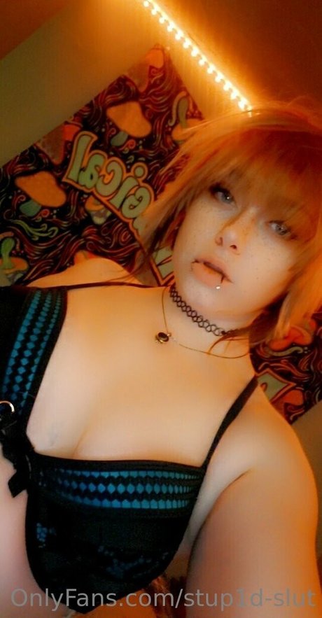 stup1d slut naked actress picture