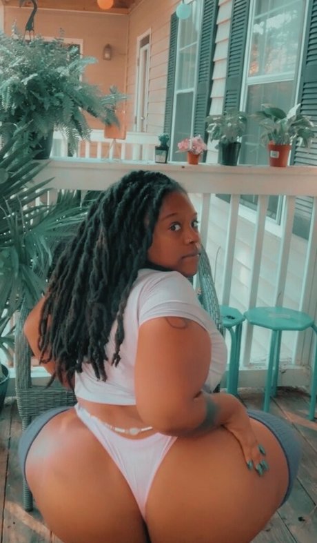 thefamouspeachesandcream star beautiful photo