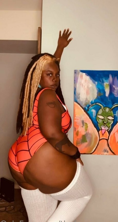 thefamouspeachesandcream pornstar nude image