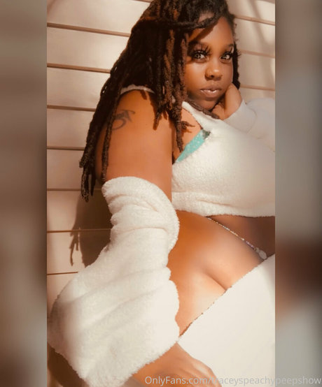 thefamouspeachesandcream sexy star gallery