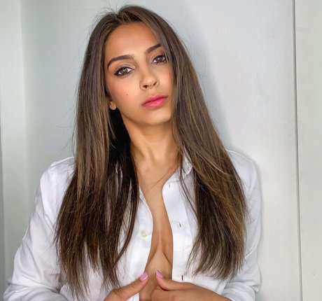 Simmi Singh star hd pictures