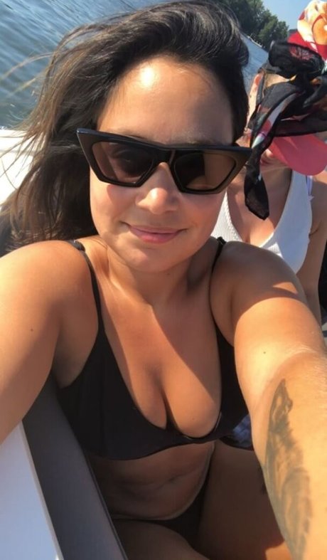 Anna Abreu model nude photos