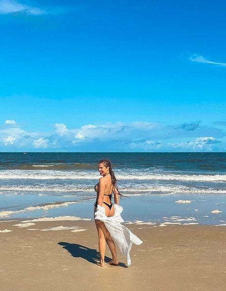 Vanessa Da Mata exclusive star pictures