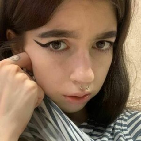 angrylittlekitty perfect model picture