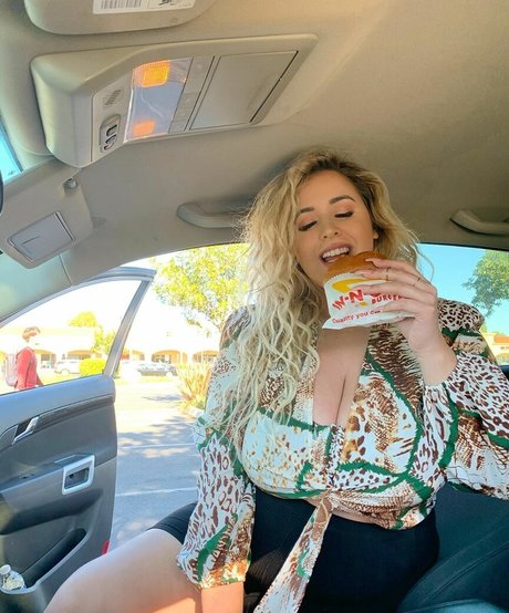 Lo Sangstaaa exclusive model image