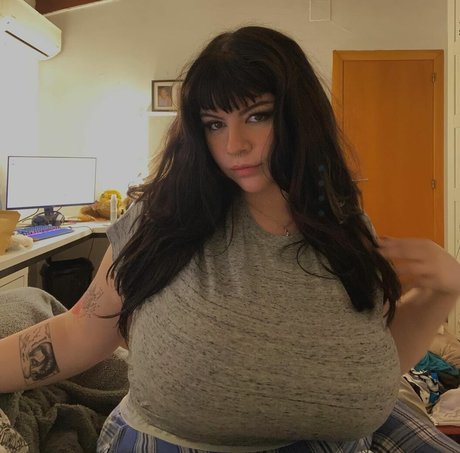 ladle tsunade model erotic pic