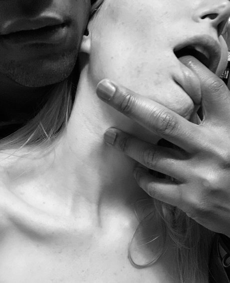 QChotcpl sexy actress pictures