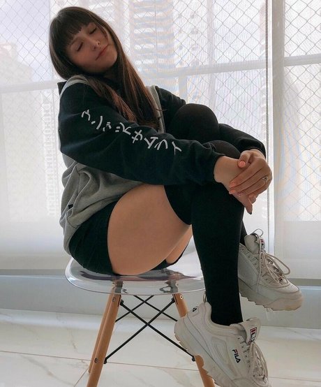 Thais Matsufugi adult model images